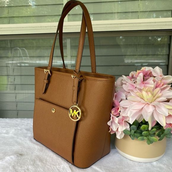 Michael Kors Jet Set Medium Saffiano Leather Pocket Tote Bag - Picture 4 of 14